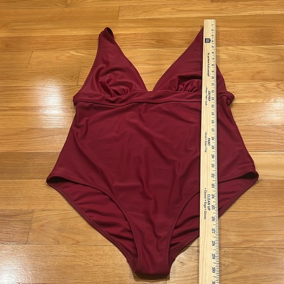 Old navy women’s one piece swimsuit size xlarge. - Picture 3 of 8
